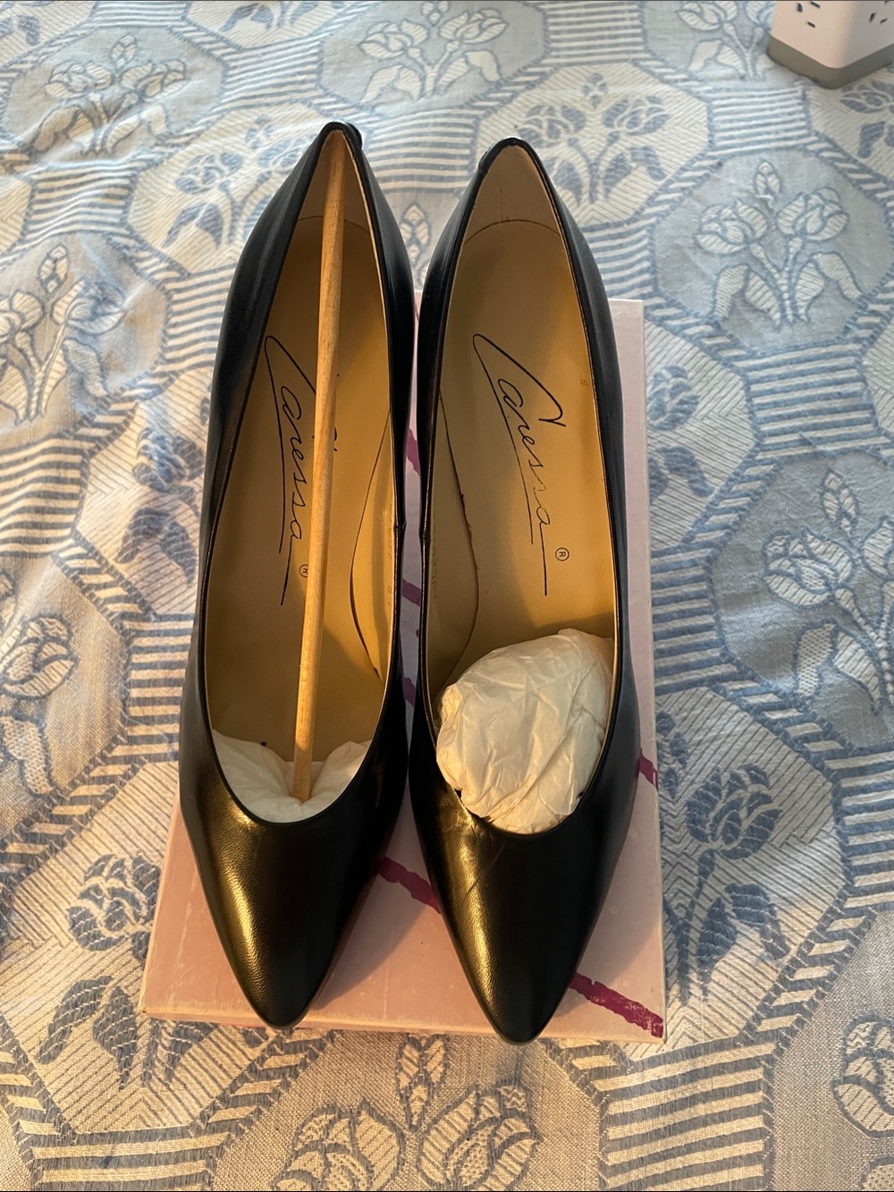 Caressa Black Pointed-Toe Leather Pump